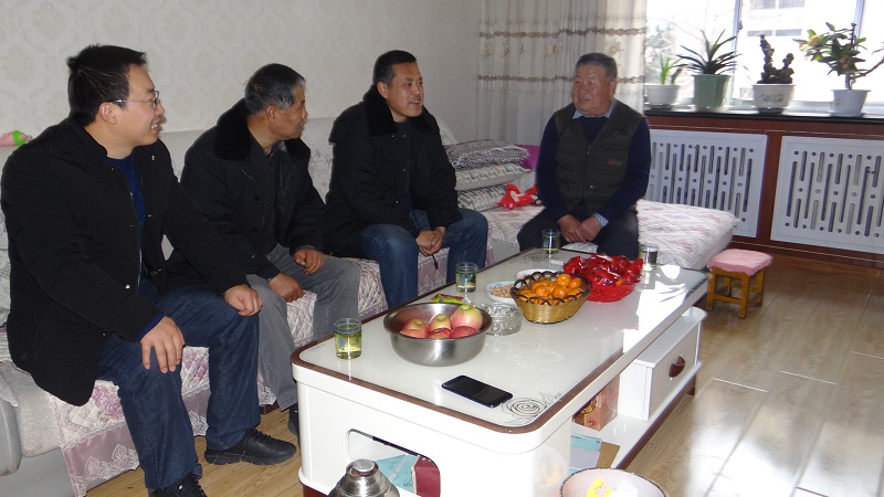 慰问老干部2.jpg